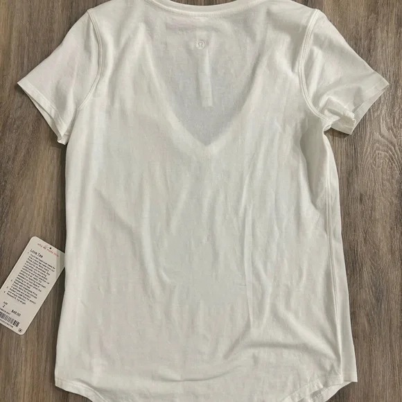 NEW Lululemon White V-neck Love Tee - size 2 - Picture 4 of 4